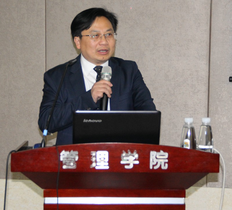 安徽省經信委信息化推進處處長潘峰主持“工業機器人”課程