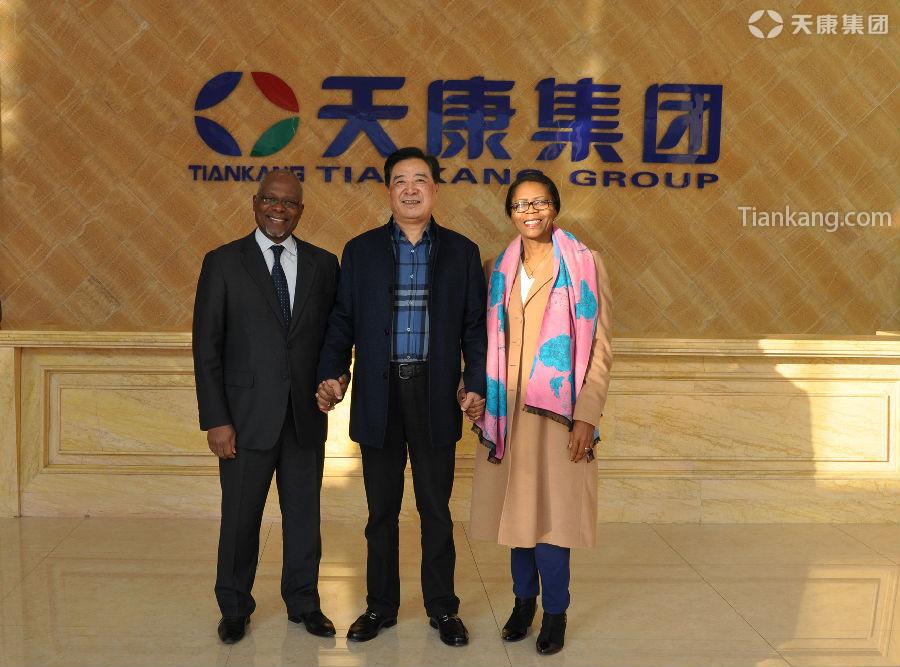 喀麥隆駐華大使馬丁·姆巴納一行參訪安徽天康集團